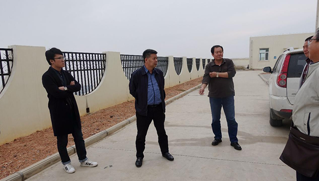龙8头号玩家建设有限公司董事长深入施工一线现场办公